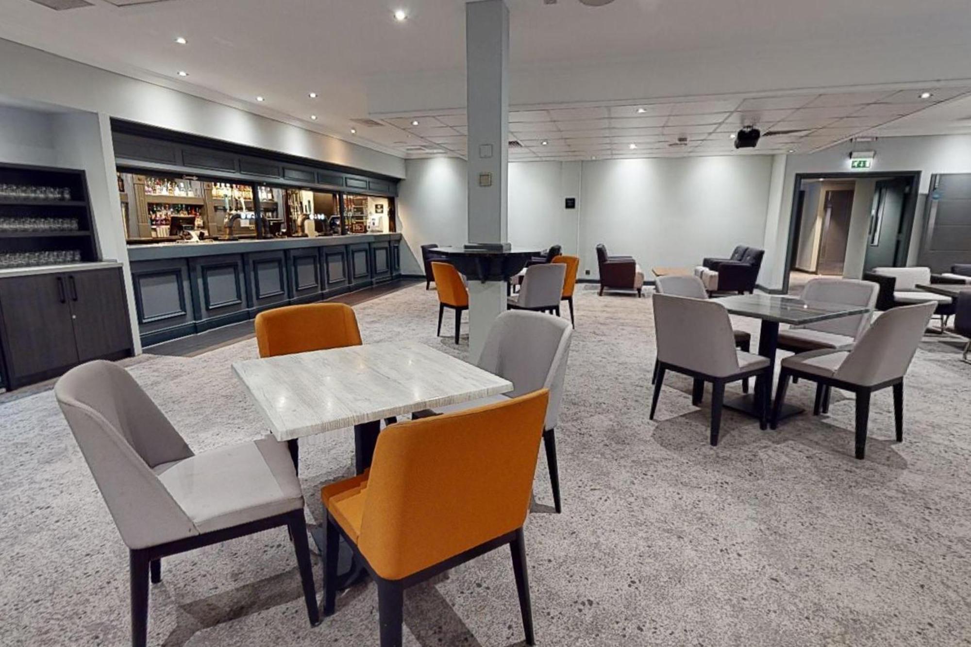 Village Hotel Cardiff Eksteriør billede