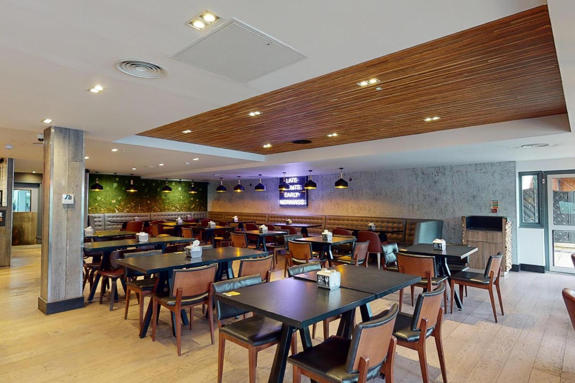 Village Hotel Cardiff Eksteriør billede