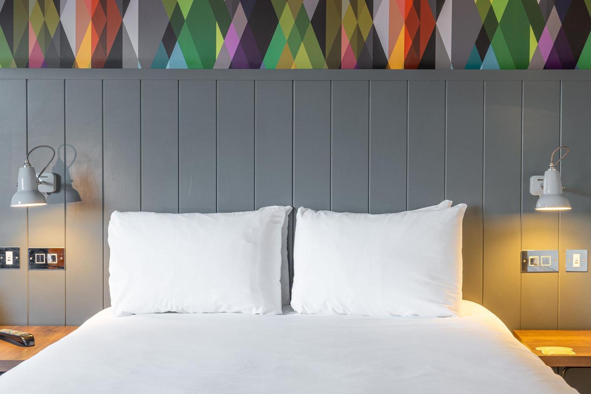 Village Hotel Cardiff Eksteriør billede