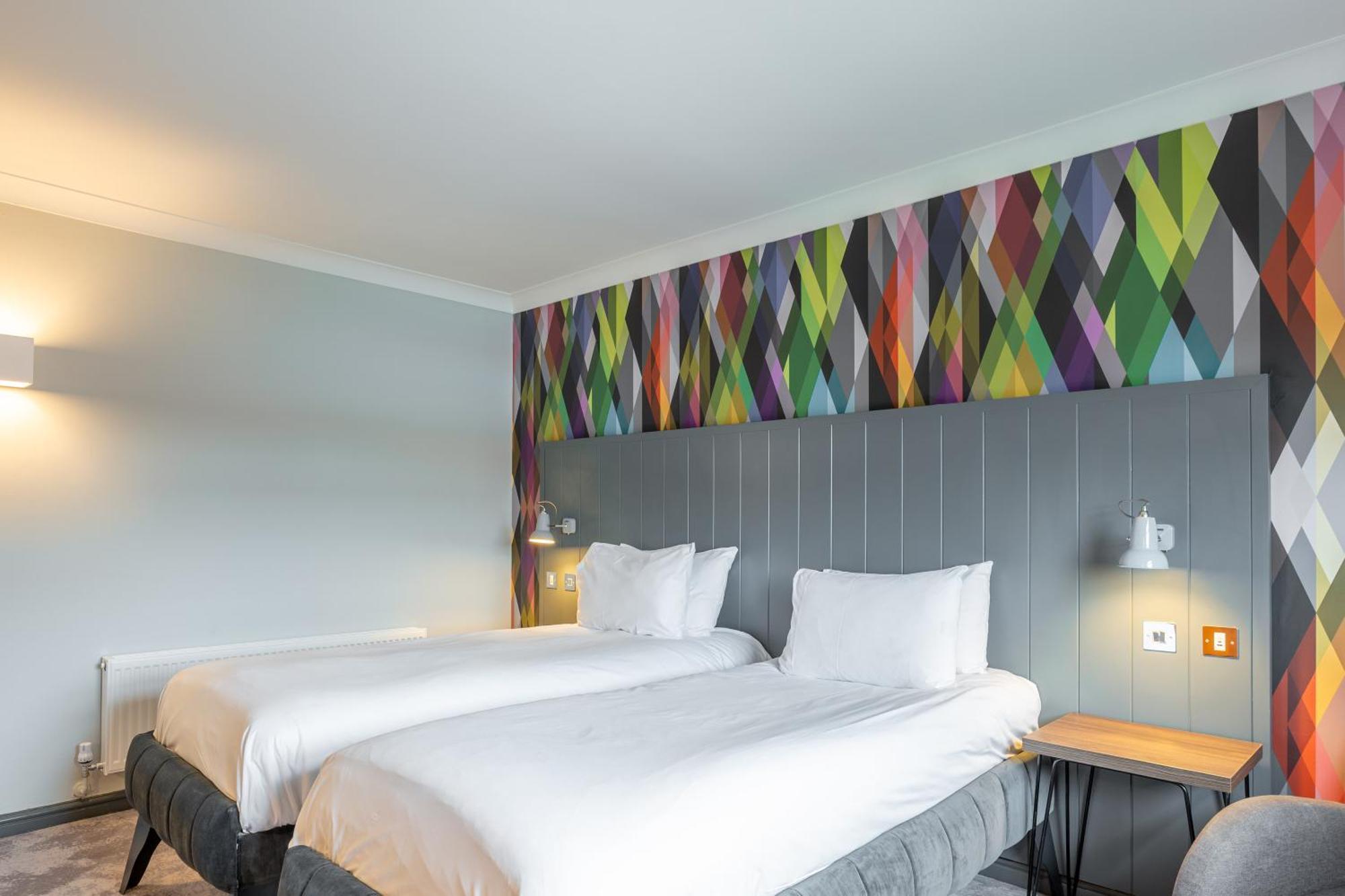 Village Hotel Cardiff Eksteriør billede