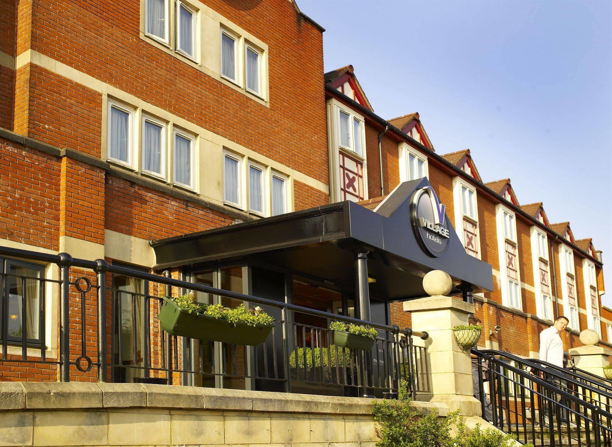 Village Hotel Cardiff Eksteriør billede